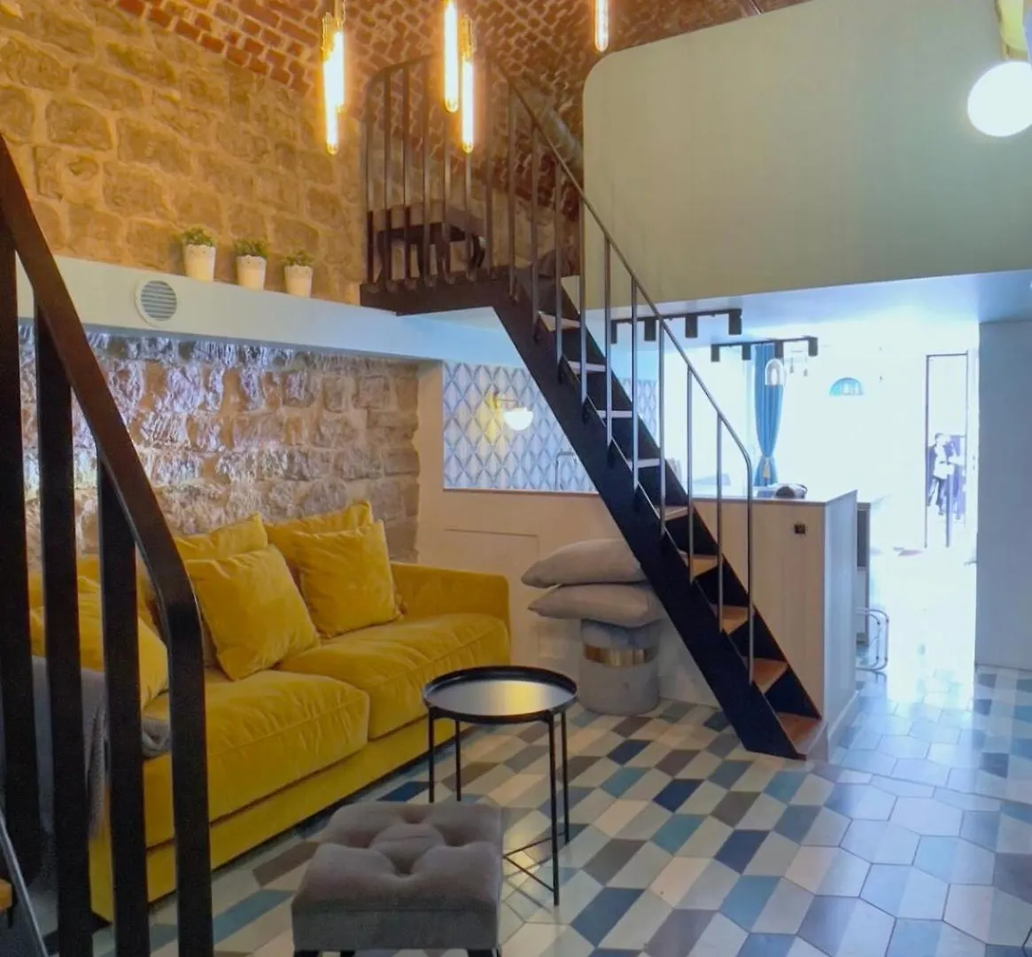 Appartement Atypique Au Pied Du Sacre Coeur Paris Apartment